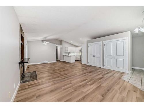 4609 44 Street, Sylvan Lake, AB - Indoor