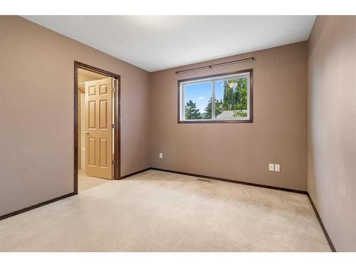 65 Rolling Hills Ridge, Blackfalds, AB - Indoor Photo Showing Other Room