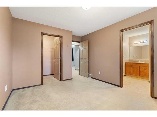 65 Rolling Hills Ridge, Blackfalds, AB - Indoor Photo Showing Other Room