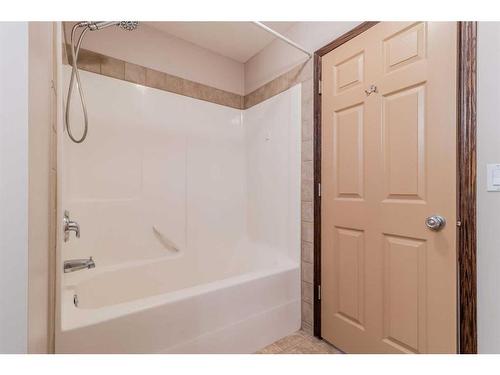 65 Rolling Hills Ridge, Blackfalds, AB - Indoor Photo Showing Bathroom