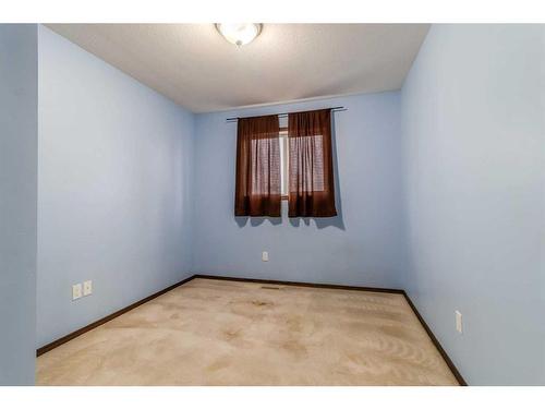 65 Rolling Hills Ridge, Blackfalds, AB - Indoor Photo Showing Other Room