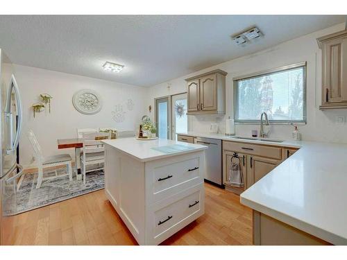 49 Chappel Drive, Red Deer, AB - Indoor Photo Showing Kitchen