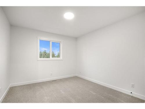 135 Ellington Crescent, Red Deer, AB - Indoor Photo Showing Other Room