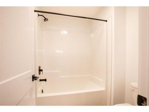 135 Ellington Crescent, Red Deer, AB - Indoor Photo Showing Bathroom