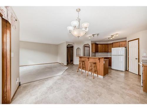 10-51 Carpenter Street, Red Deer, AB - Indoor Photo Showing Kitchen