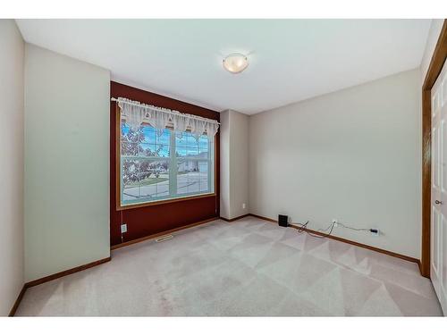 10-51 Carpenter Street, Red Deer, AB - Indoor Photo Showing Other Room