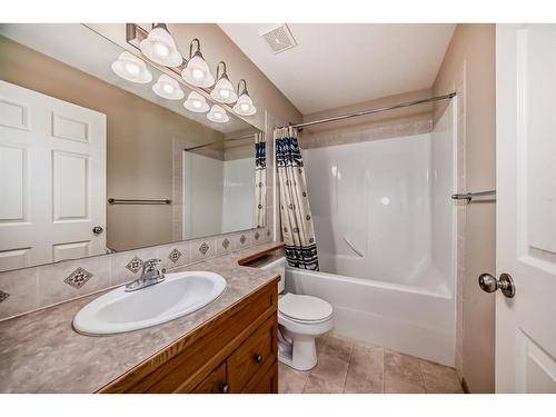 10-51 Carpenter Street, Red Deer, AB - Indoor Photo Showing Bathroom