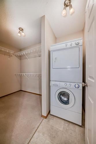 10-51 Carpenter Street, Red Deer, AB - Indoor Photo Showing Laundry Room