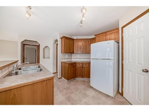 10-51 Carpenter Street, Red Deer, AB - Indoor Photo Showing Kitchen With Double Sink