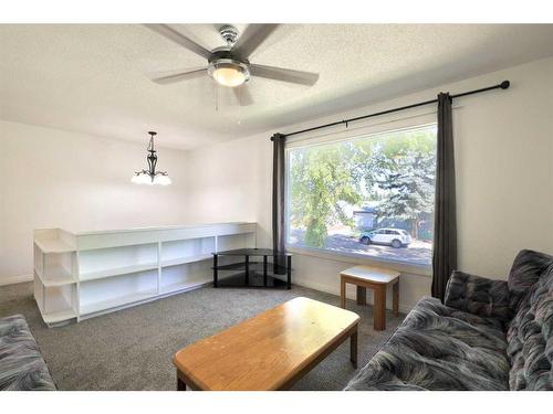 4806B 48 Avenue, Forestburg, AB - Indoor Photo Showing Living Room