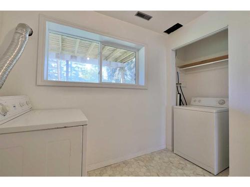 4806 48 Avenue, Forestburg, AB - Indoor Photo Showing Laundry Room