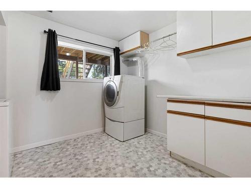 4806 48 Avenue, Forestburg, AB - Indoor Photo Showing Laundry Room