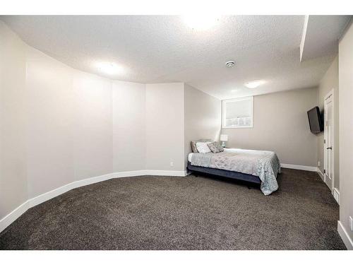 38302 Range Road 22, Rural Red Deer County, AB - Indoor Photo Showing Bedroom