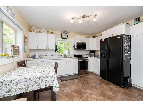 38302 Range Road 22, Rural Red Deer County, AB - Indoor Photo Showing Kitchen