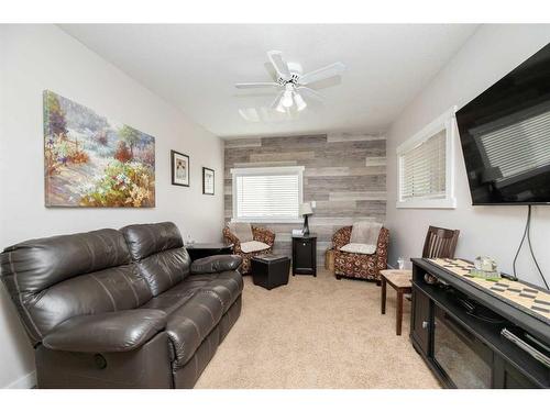 38302 Range Road 22, Rural Red Deer County, AB - Indoor Photo Showing Kitchen With Double Sink