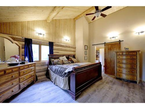 445075 Range Road 10, Rural Ponoka County, AB - Indoor Photo Showing Bedroom