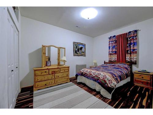 445075 Range Road 10, Rural Ponoka County, AB - Indoor Photo Showing Bedroom