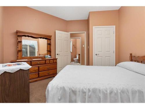 19-5405 39 Avenue, Camrose, AB - Indoor Photo Showing Bedroom