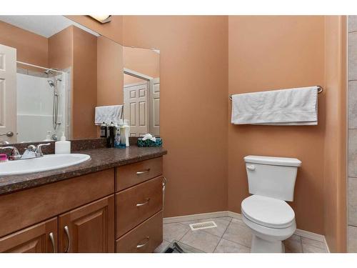 19-5405 39 Avenue, Camrose, AB - Indoor Photo Showing Bathroom