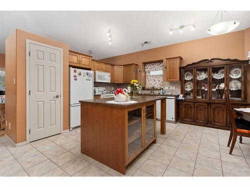 19-5405 39 Avenue, Camrose, AB - Indoor Photo Showing Kitchen