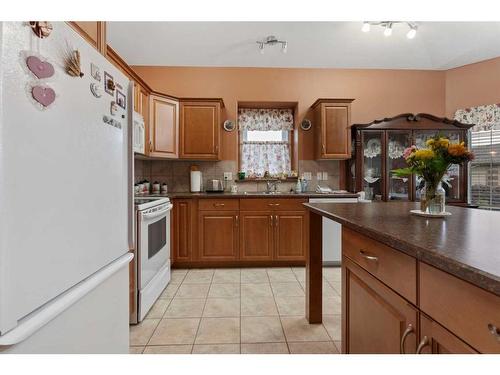 19-5405 39 Avenue, Camrose, AB - Indoor Photo Showing Kitchen