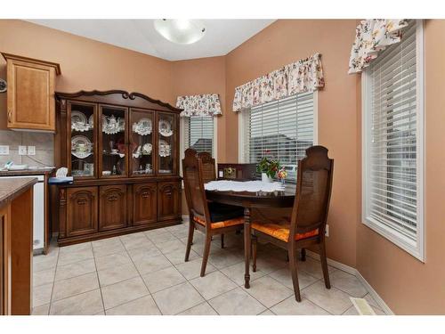 19-5405 39 Avenue, Camrose, AB - Indoor Photo Showing Dining Room