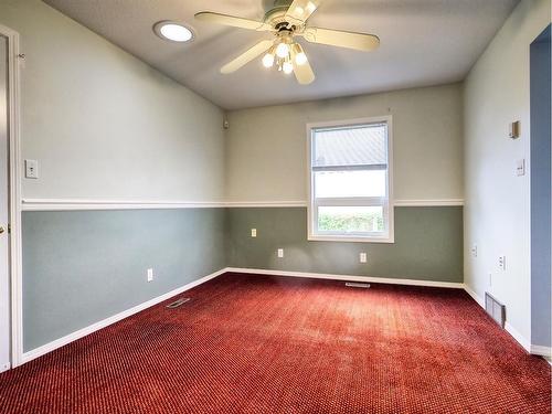 228 2 Avenue Ne, Three Hills, AB - Indoor Photo Showing Other Room