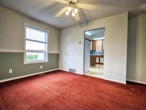 228 2 Avenue Ne, Three Hills, AB - Indoor Photo Showing Other Room