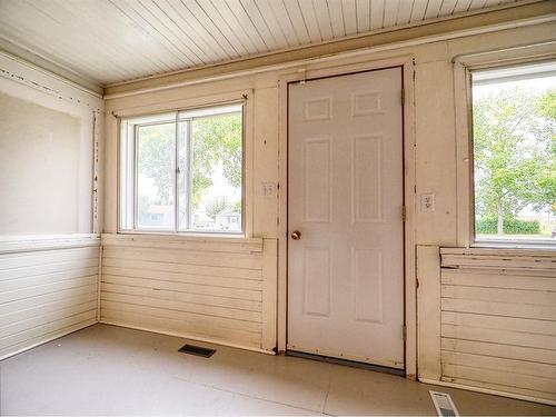 228 2 Avenue Ne, Three Hills, AB - Indoor Photo Showing Other Room