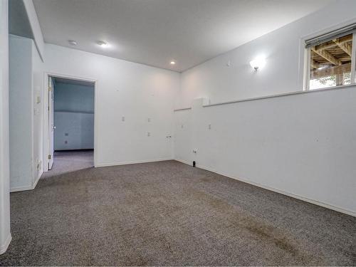 228 2 Avenue Ne, Three Hills, AB - Indoor Photo Showing Other Room