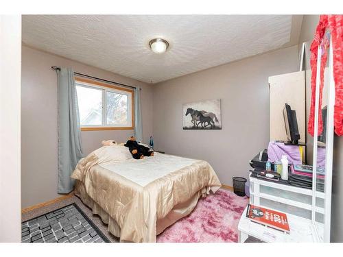 103 Nolan Street, Red Deer, AB - Indoor Photo Showing Bedroom