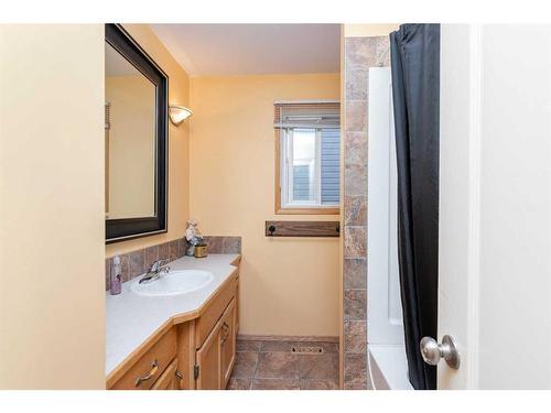 103 Nolan Street, Red Deer, AB - Indoor Photo Showing Bathroom