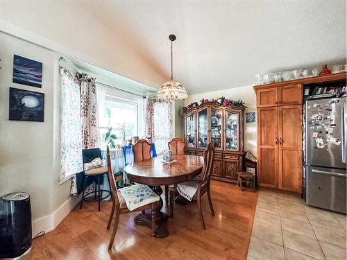 6018 52 Avenue, Stettler, AB - Indoor Photo Showing Dining Room