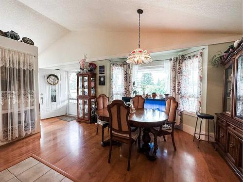 6018 52 Avenue, Stettler, AB - Indoor Photo Showing Dining Room