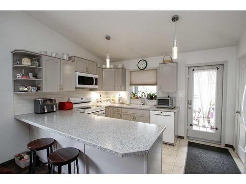 85 Kendrew Drive, Red Deer, AB - Indoor Photo Showing Kitchen With Upgraded Kitchen