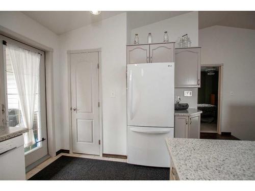 85 Kendrew Drive, Red Deer, AB - Indoor Photo Showing Kitchen