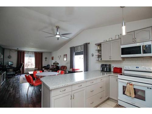 85 Kendrew Drive, Red Deer, AB - Indoor Photo Showing Kitchen