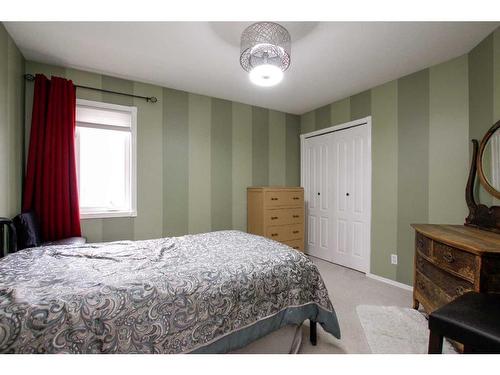 85 Kendrew Drive, Red Deer, AB - Indoor Photo Showing Bedroom