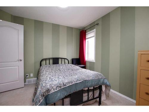 85 Kendrew Drive, Red Deer, AB - Indoor Photo Showing Bedroom