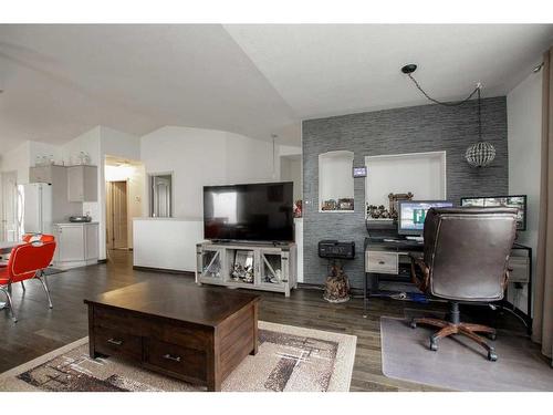 85 Kendrew Drive, Red Deer, AB - Indoor Photo Showing Living Room