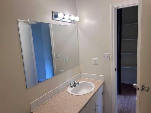 47 97 Avenue, Grande Cache, AB - Indoor Photo Showing Bathroom