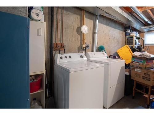 32 Rutherford Drive, Red Deer, AB - Indoor Photo Showing Laundry Room