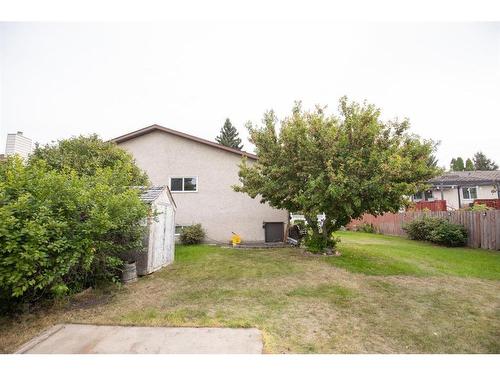 32 Rutherford Drive, Red Deer, AB - Outdoor