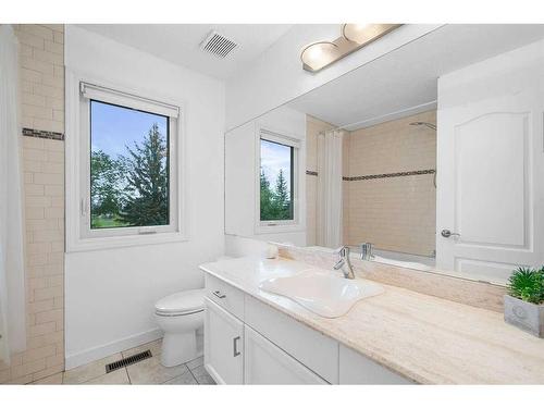 14306 Evergreen Street Sw, Calgary, AB - Indoor Photo Showing Bathroom