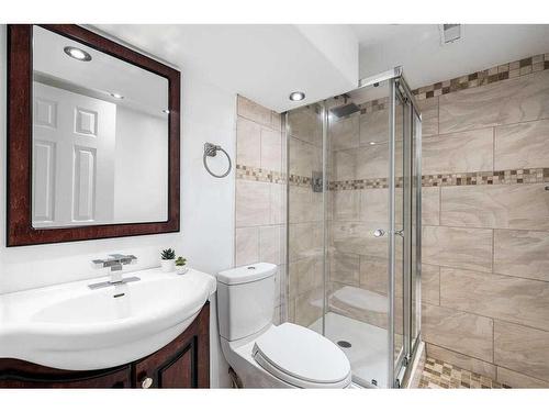 14306 Evergreen Street Sw, Calgary, AB - Indoor Photo Showing Bathroom