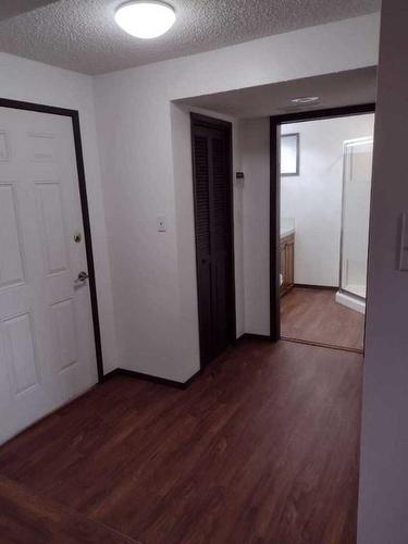 1502 40 Street Se, Calgary, AB - Indoor Photo Showing Other Room