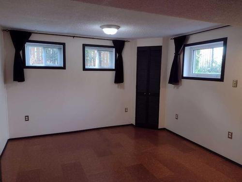 1502 40 Street Se, Calgary, AB - Indoor Photo Showing Other Room