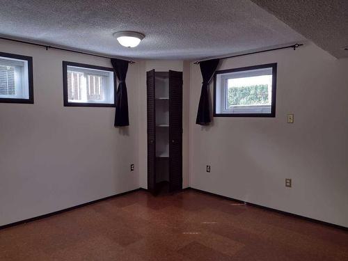 1502 40 Street Se, Calgary, AB - Indoor Photo Showing Other Room