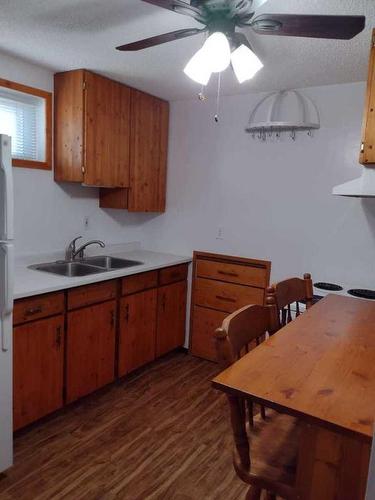 1502 40 Street Se, Calgary, AB - Indoor Photo Showing Kitchen With Double Sink