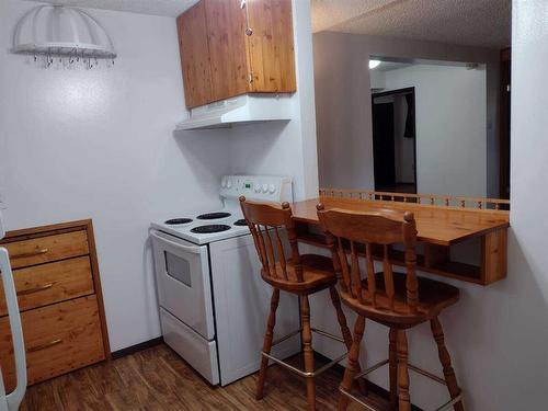 1502 40 Street Se, Calgary, AB - Indoor Photo Showing Kitchen